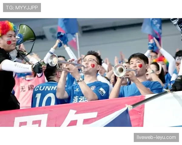 新赛季点燃球迷热情，足球球服热销成焦点