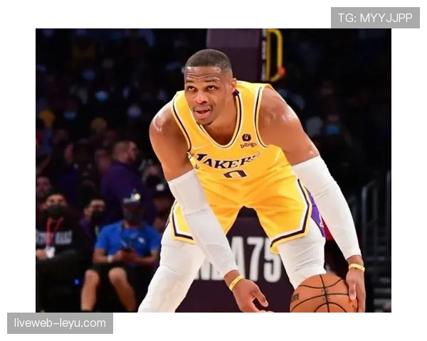 诺伊尔回归关键时刻，防守核心状态回暖助球队重振防线