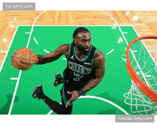 超级巨星强势回归，传奇球员复出点燃球迷热情