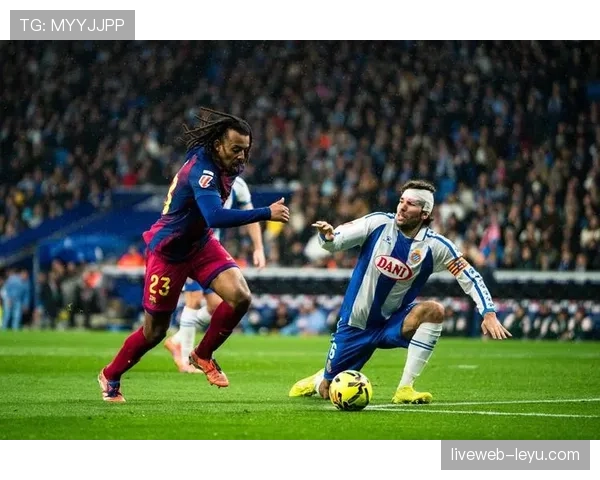 西甲经典瞬间回顾：传奇对决与绝美进球诠释足球魅力