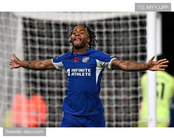 斯特林在曼城的表现稳健，助力球队在英超赛季中持续争冠。