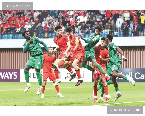 本轮足球赛事精彩对决，顶级球队争夺激烈，状态持续提升