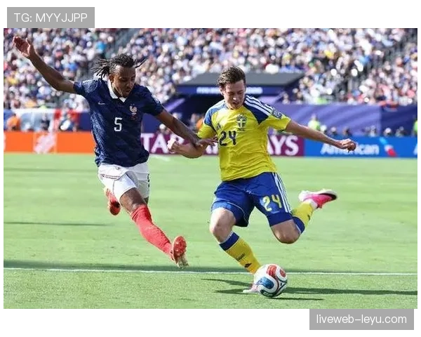 世界杯32强赛法国完胜瑞典：三球大胜锁定晋级席位